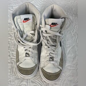 Nike Youth Women’s Size 4.5 Blazer Mid ‘77 - White  Gym Or Casual Shoes